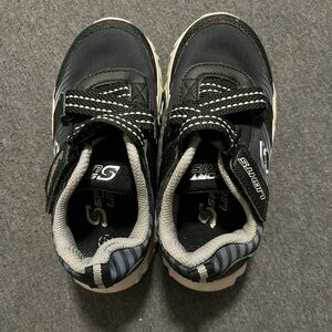 Toddler Boy Light Up Sketcher Shoes. Hardly Worn. Size 9.